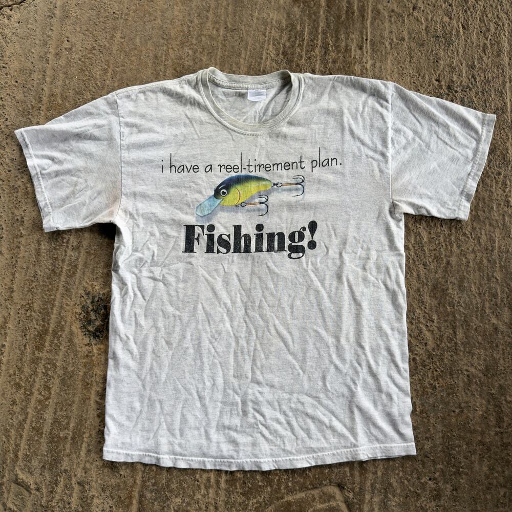 VINTAGE FISHING RETIREMENT PLAN TEE SHIRT GRAPHIC MENS LARGE GRAY 00S FUNNY LOL